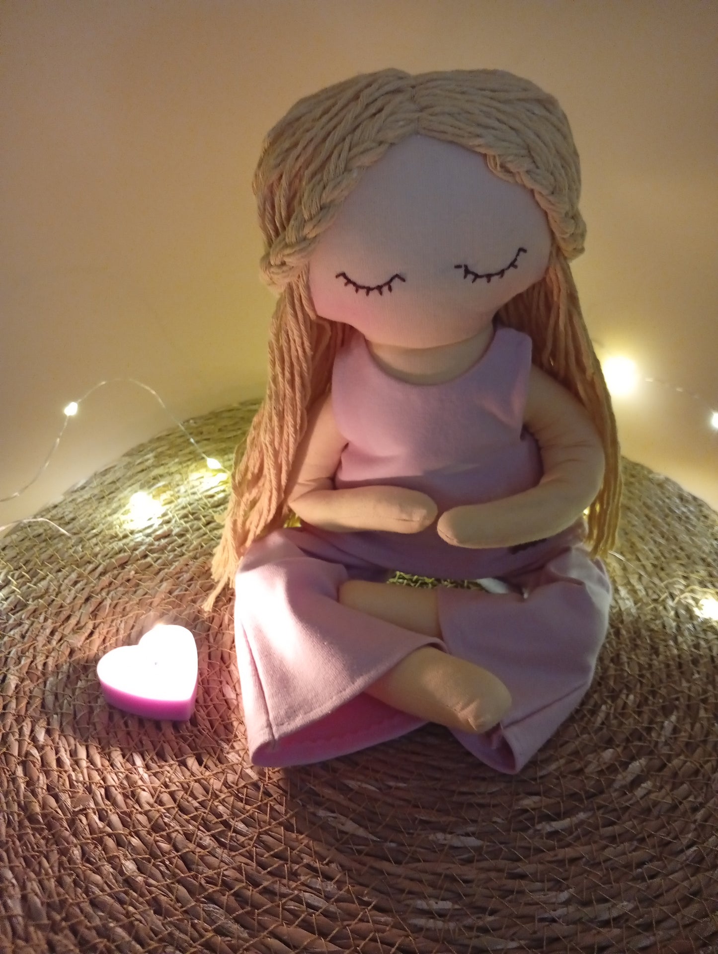 Muñeca MiYogi "Loto" - RAICES con RITUAL y ACCESORIOS