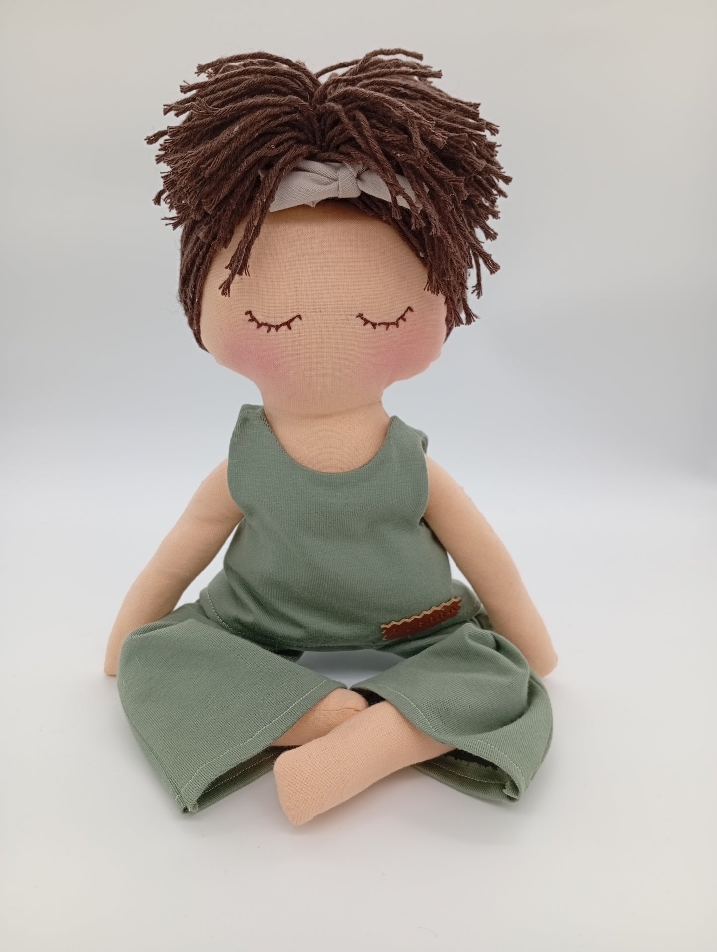 Muñeca MiYogi "Tierra" - RAICES con RITUAL y ACCESORIOS