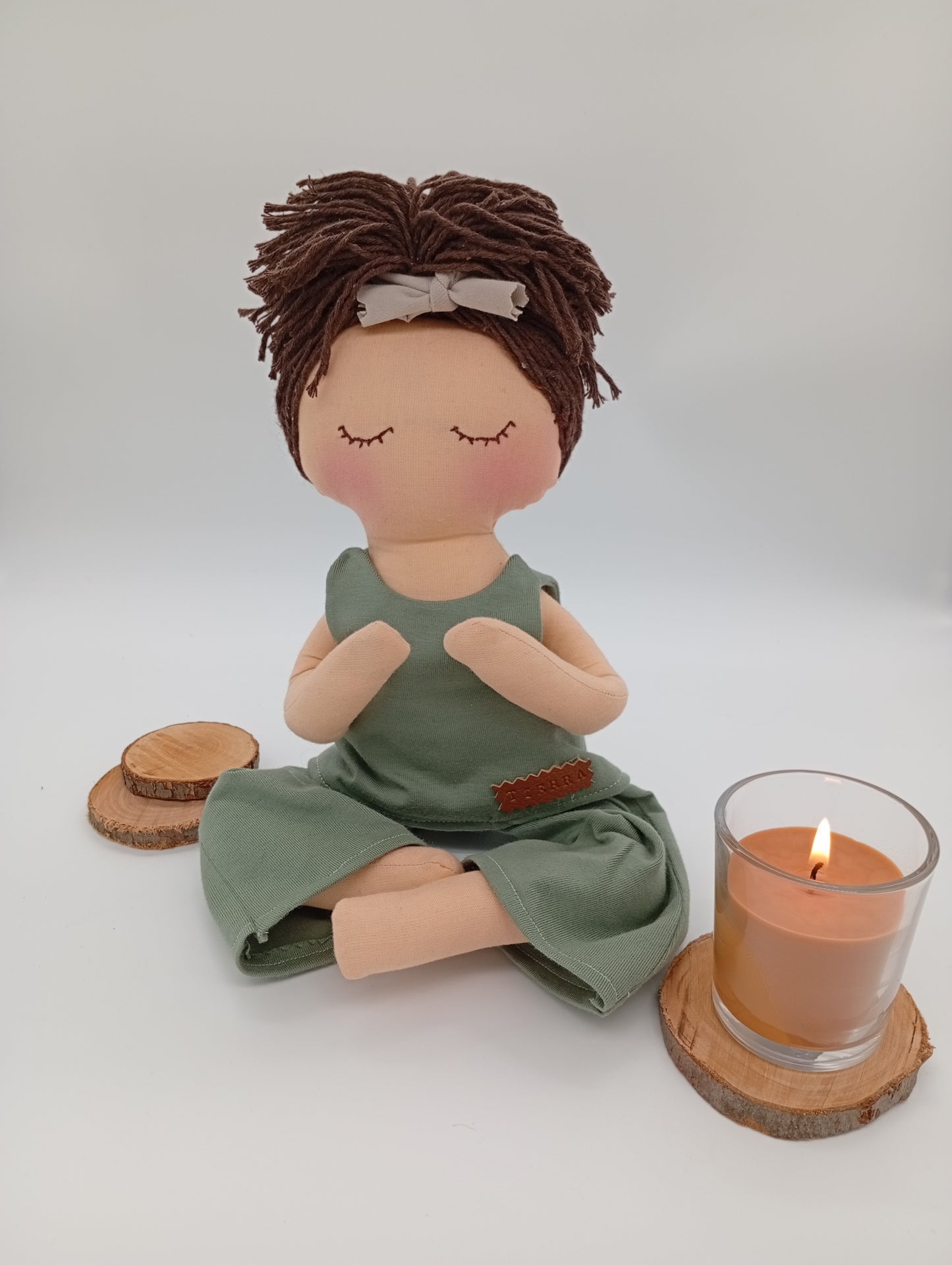 Muñeca MiYogi "Tierra" - RAICES con RITUAL y ACCESORIOS