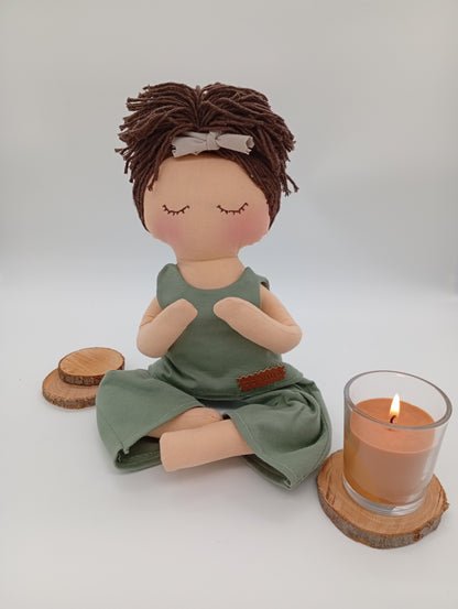 Muñeca MiYogi "Tierra" - RAICES con RITUAL y ACCESORIOS
