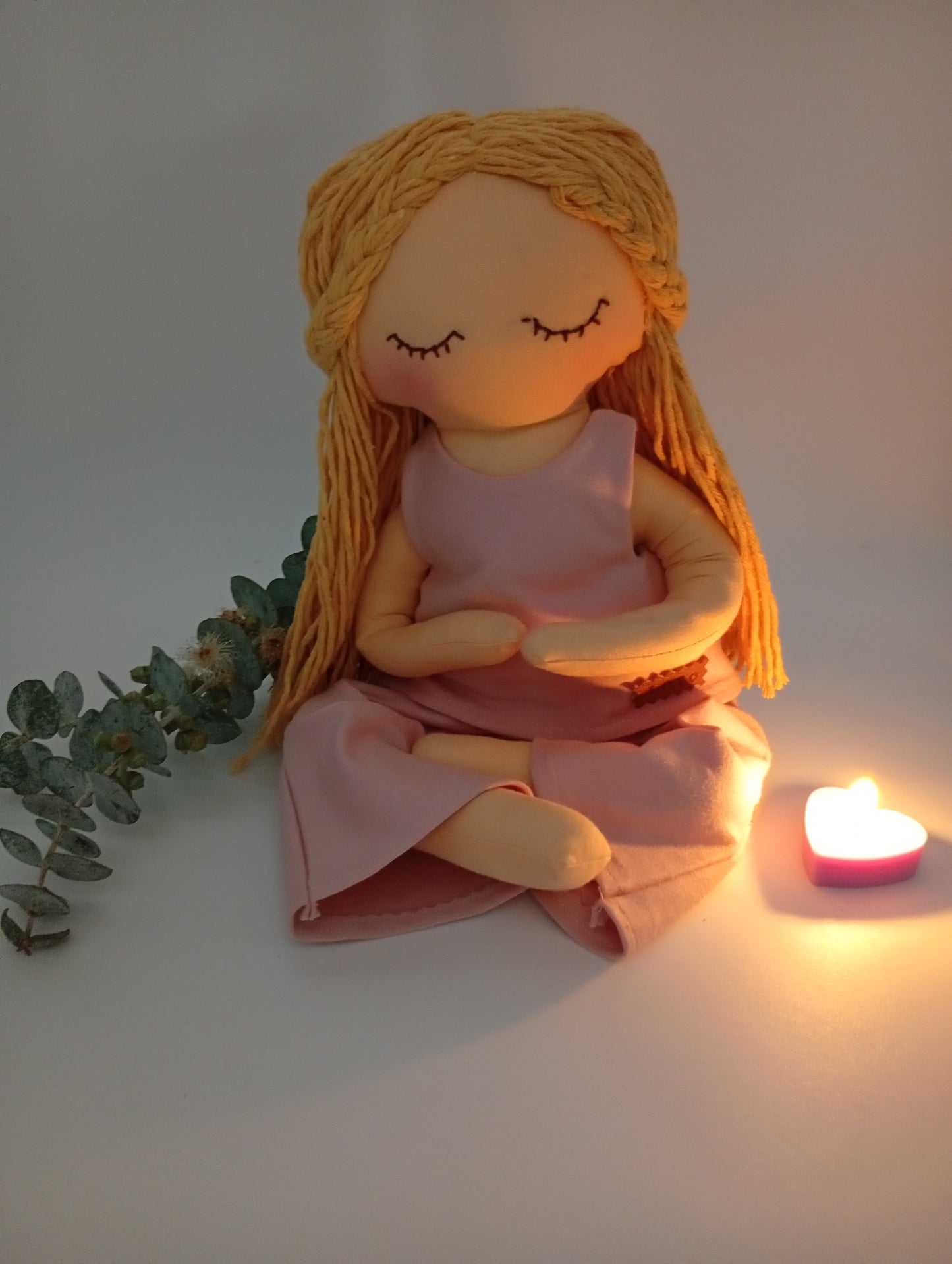 Muñeca MiYogi "Loto" - RAICES con RITUAL y ACCESORIOS