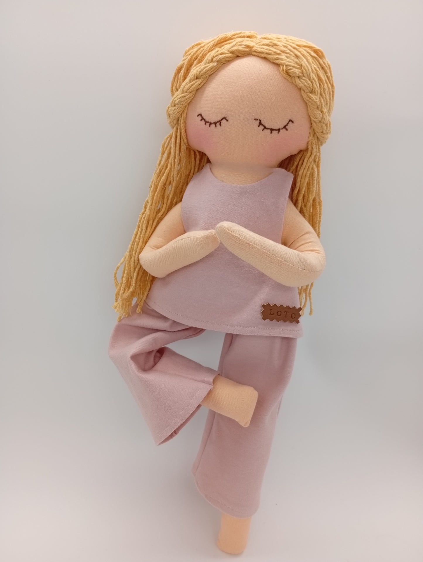 Muñeca MiYogi "Loto" - RAICES con RITUAL y ACCESORIOS