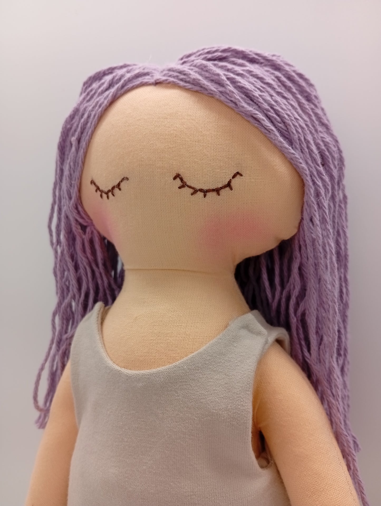 Muñeca MiYogi "Ser" - RAICES con RITUAL y ACCESORIOS