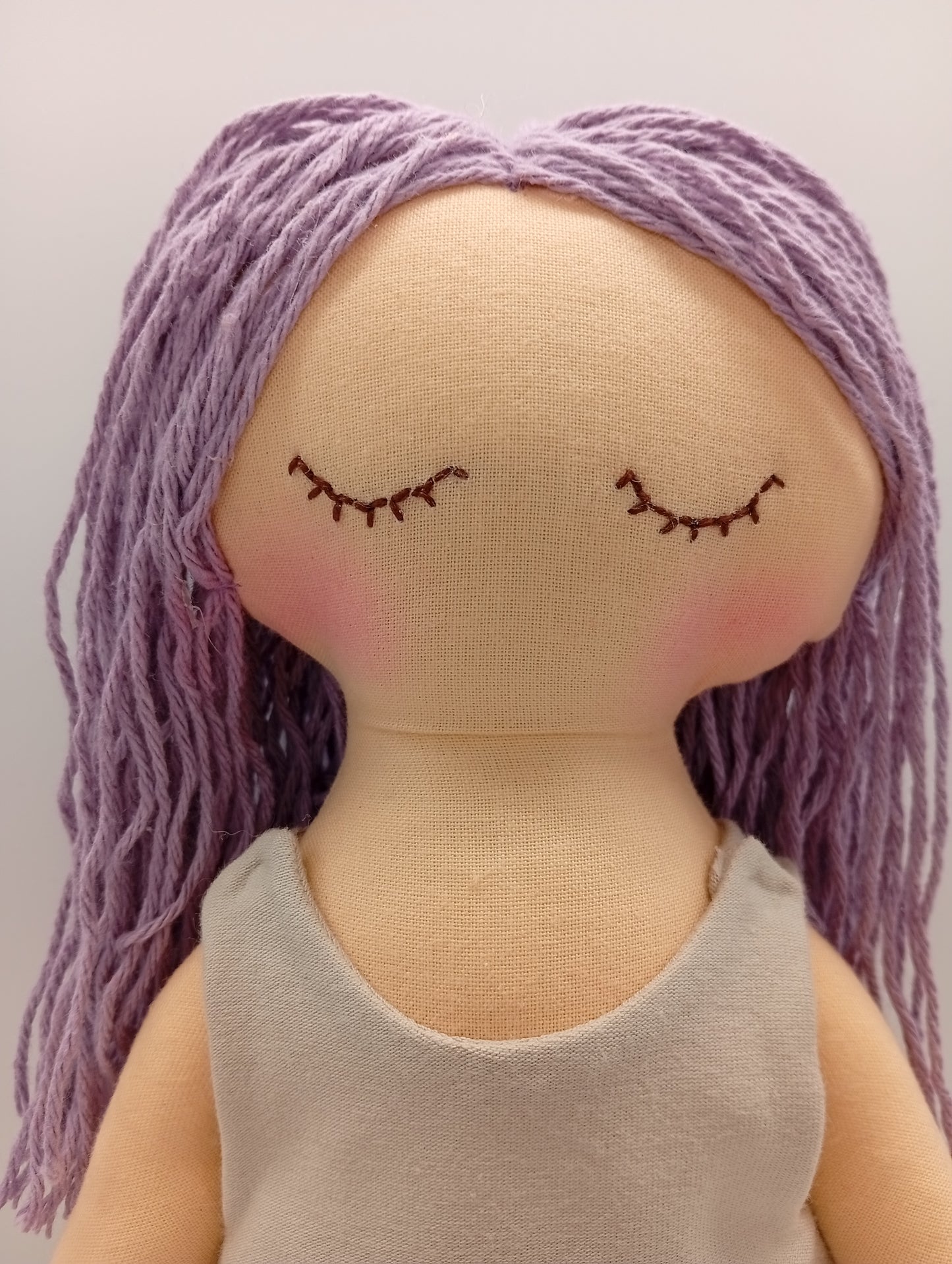 Muñeca MiYogi "Ser" - RAICES con RITUAL y ACCESORIOS