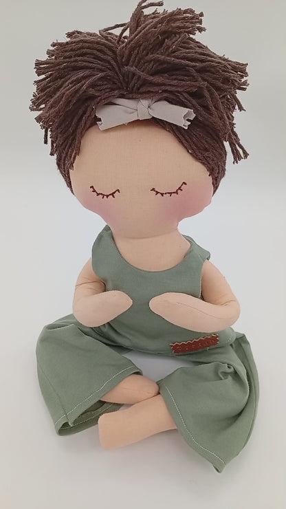 Muñeca MiYogi "Tierra" - RAICES con RITUAL y ACCESORIOS
